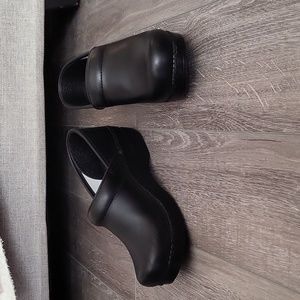 Like New Dansko Black Clogs Sz 39